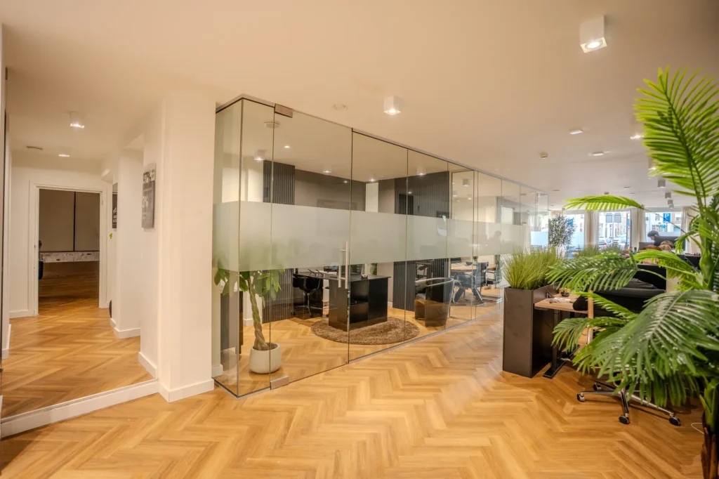 MrRecruitme-kantoor-entree-en-glazen-wanden